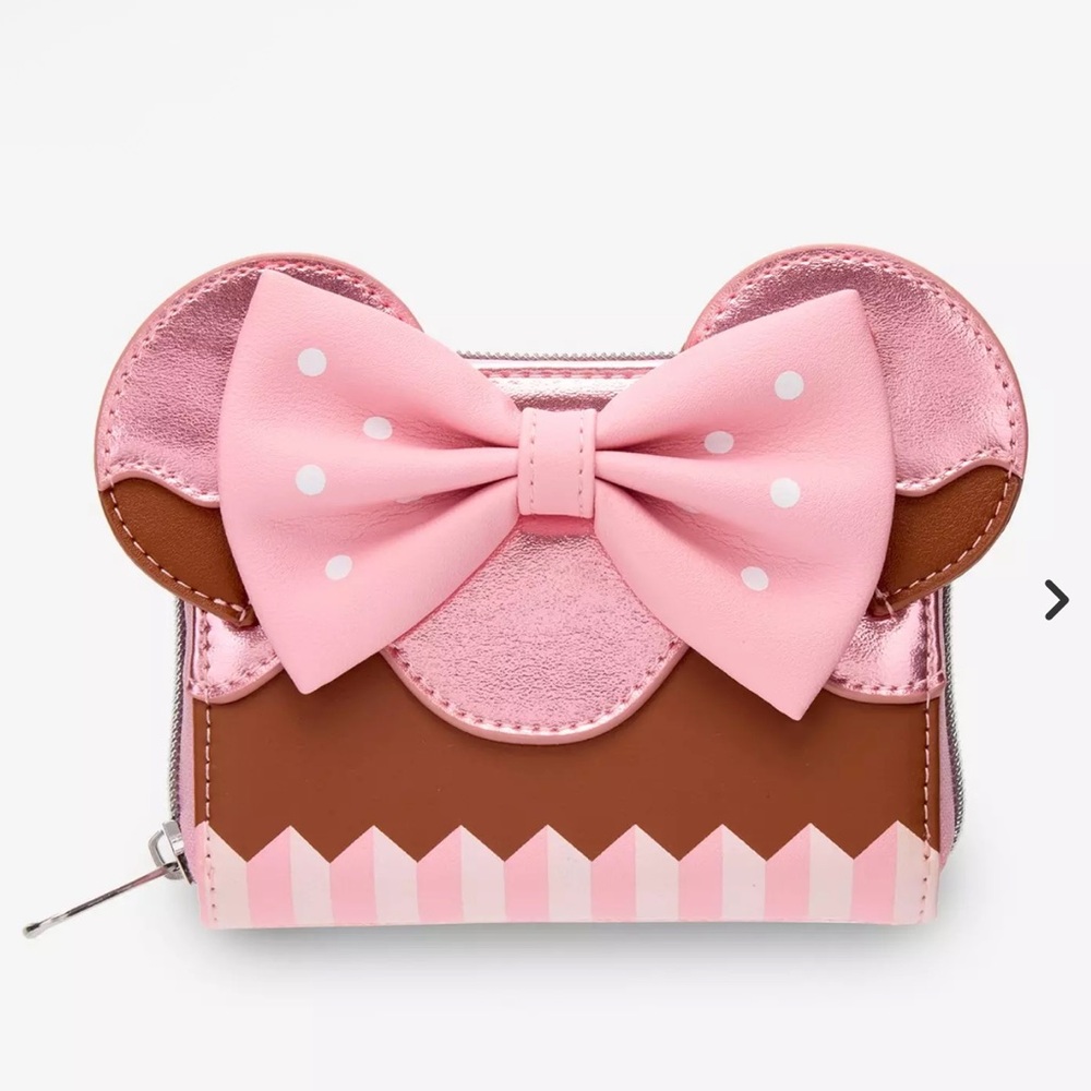 Loungefly Disney Minnie Mouse Strawberry Chocolate
Cupcake Mini Zipper Wallet